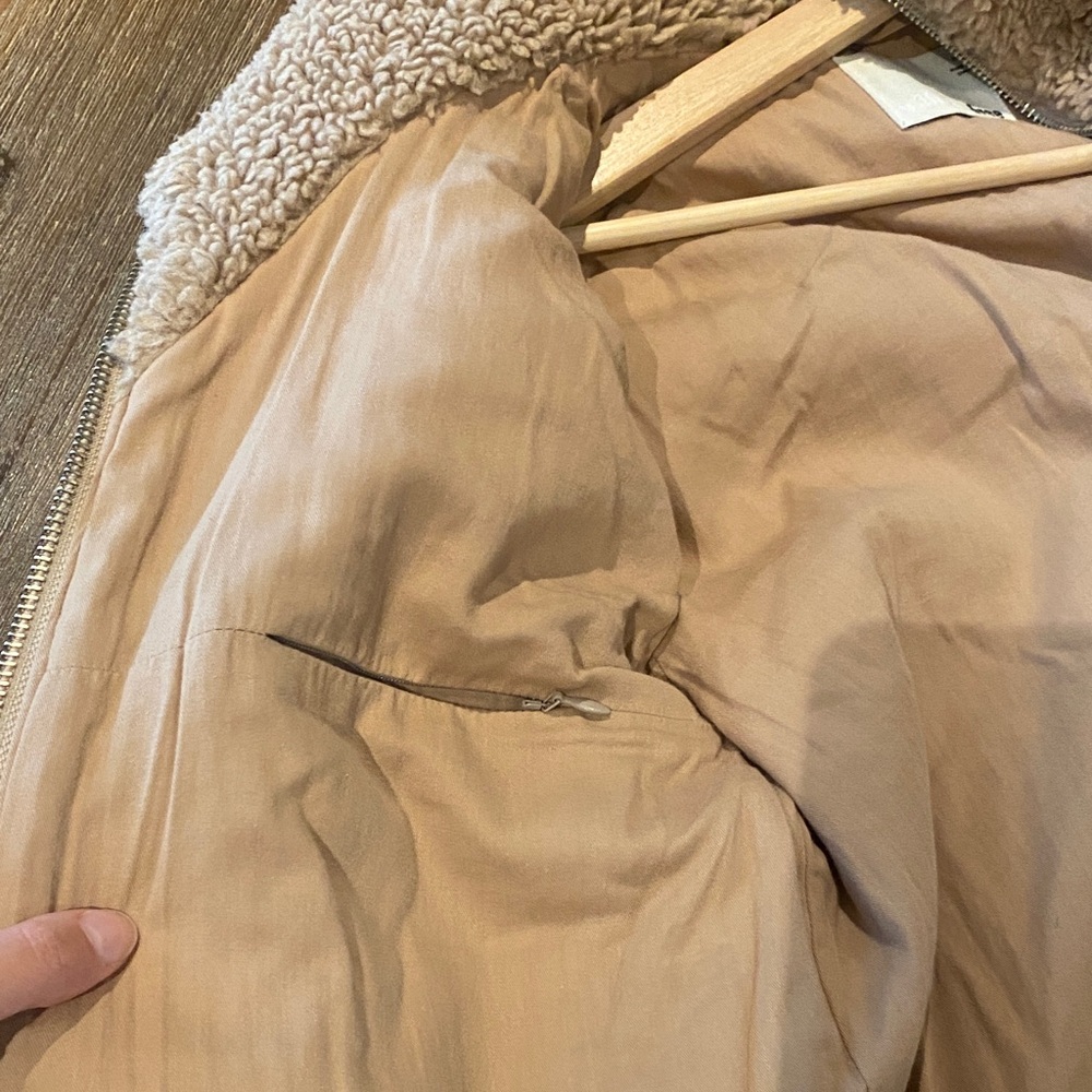 Aritzia Teddy Jacket (Sherpa jacket) - Picture 11 of 12